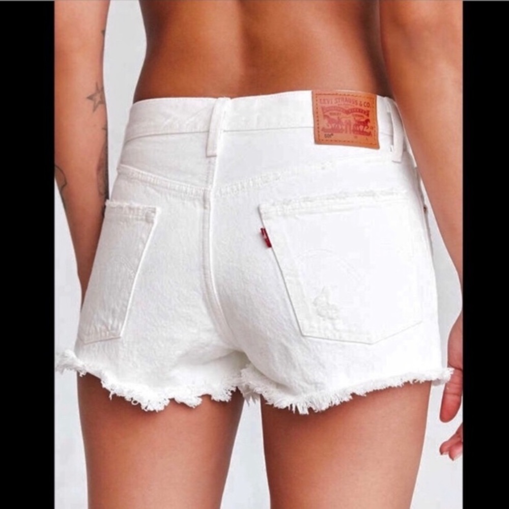 NWOT Levi’s 501 distressed denim white shorts